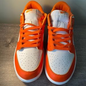 Color Way: White/Orange 
Size: 11M